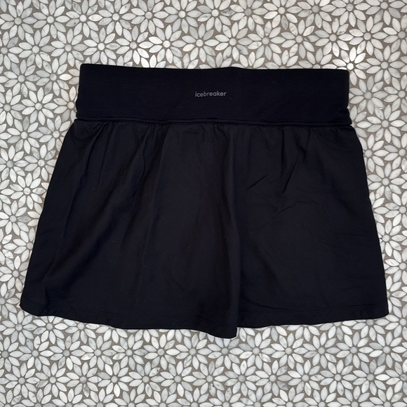 Women's Icebreaker Merino Blend 125 Cool Lite Skort in Black, Size M - Picture 2 of 9